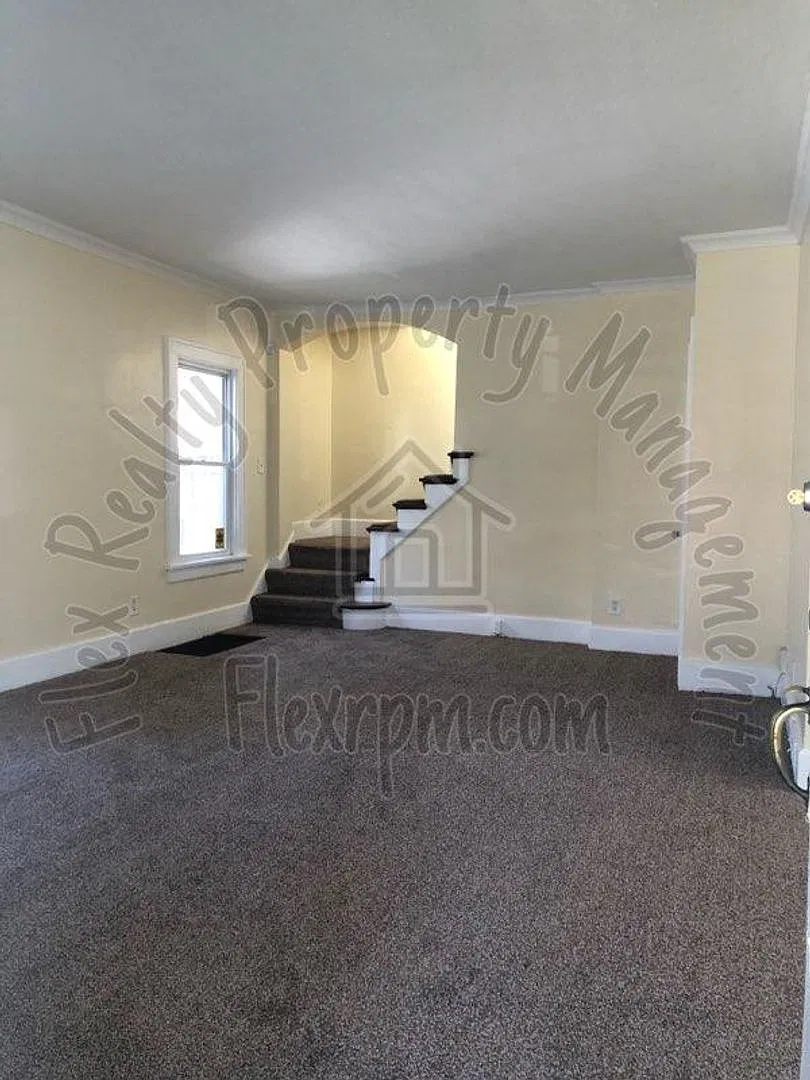 House for rent near the campus of UT — Photo 1