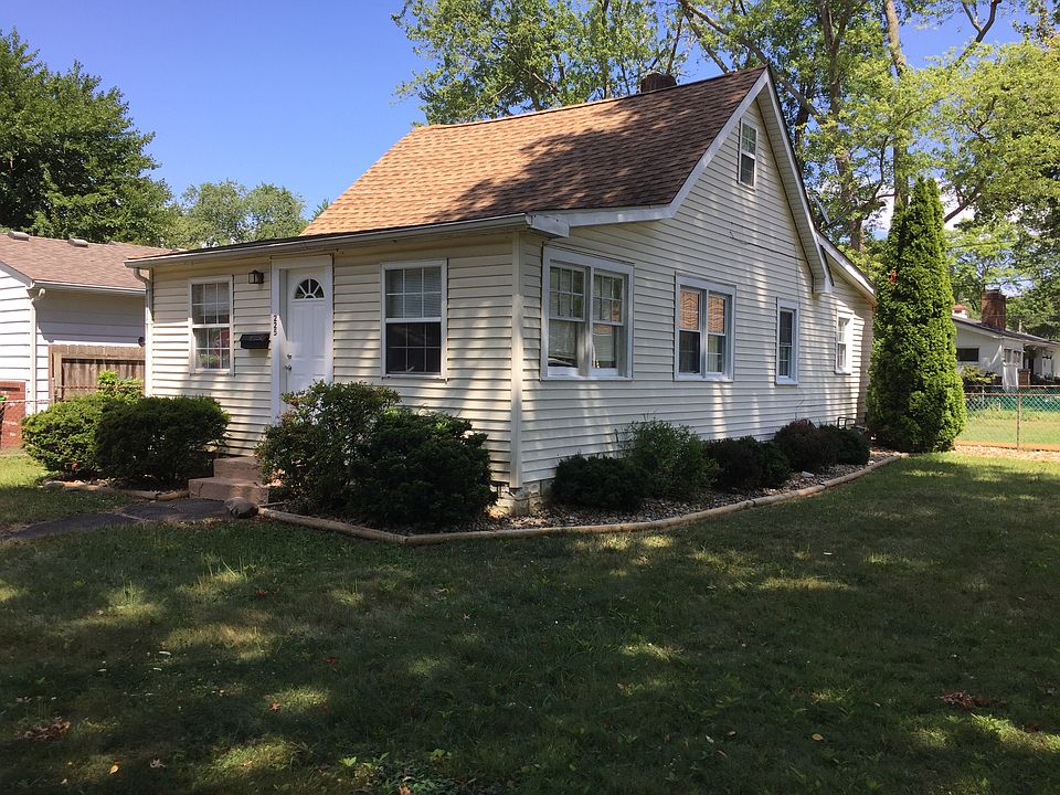 1st image of 225 Fay Ave
