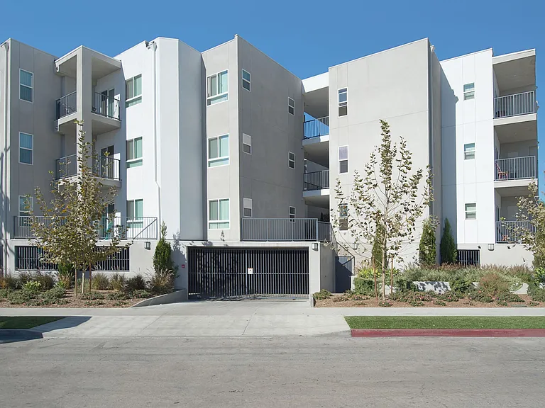 Grand View Towers — Photo 15