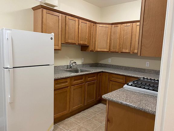 3rd image of 2136 California St APT 4