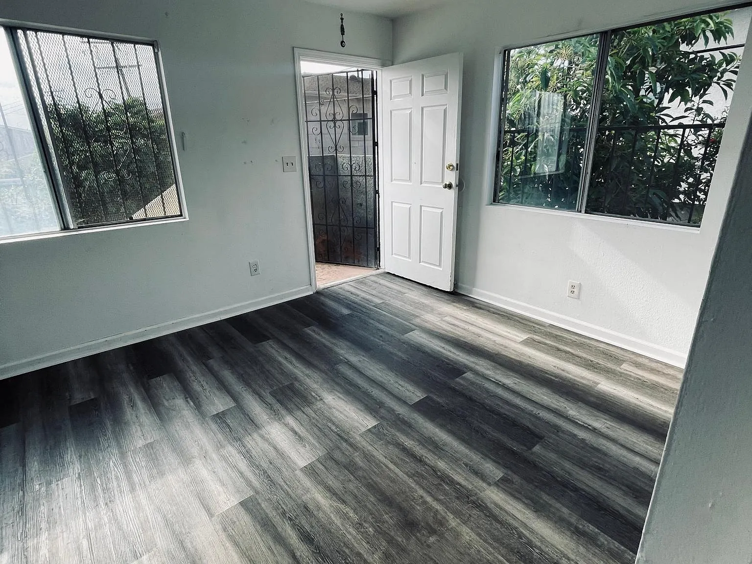 2 bed, 750 sqft, $2,400 — Photo 2