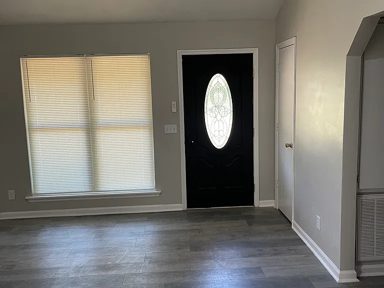 6210 Lynridge Ave — Photo 6