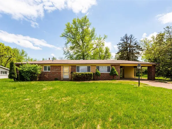 9574 Indian Meadows Dr, Saint Louis, MO 63132