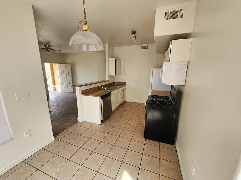 Sunrise Park Condominiums — Photo 56