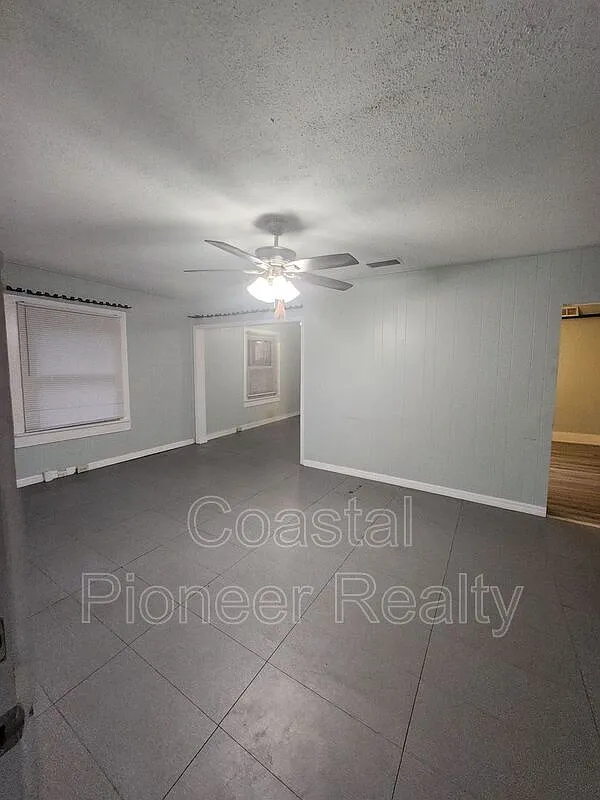 2 bed, 1.0 bath, 932 sqft, $1,699 — Photo 3