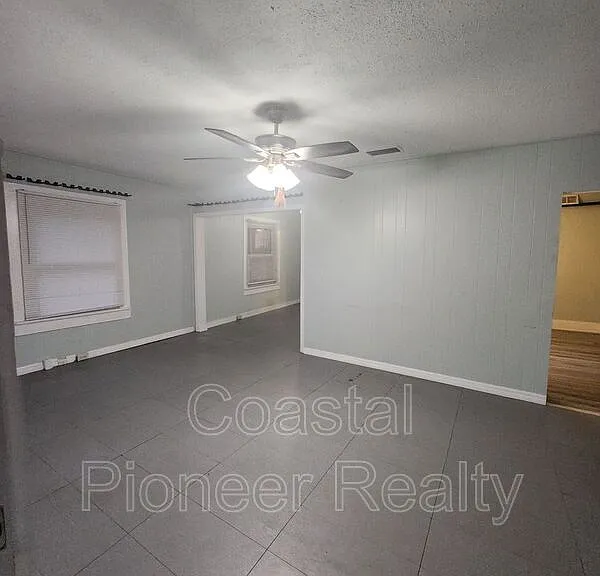 701 Newton Ave S — Photo 3