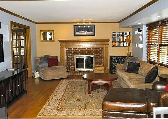 4th image of 209 E Beechwood Ct