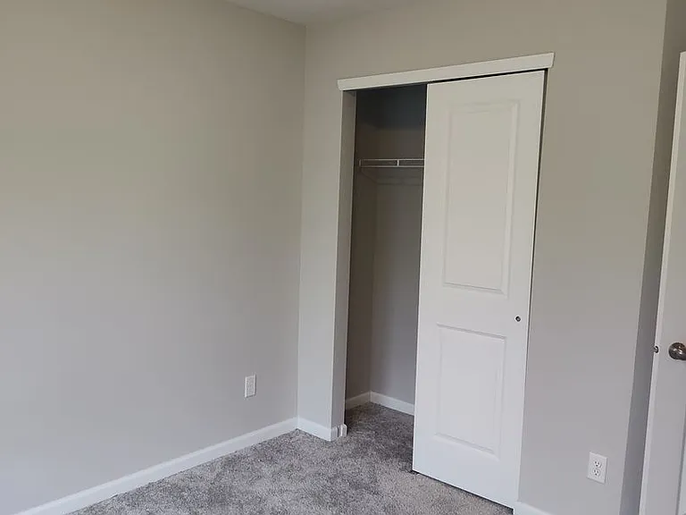 5236 Hampton St NE — Photo 5