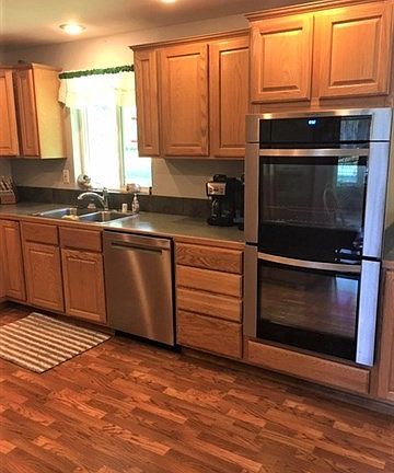 Another picture of this great double oven. Perfect for the gatherings needing a ton of food cooked.