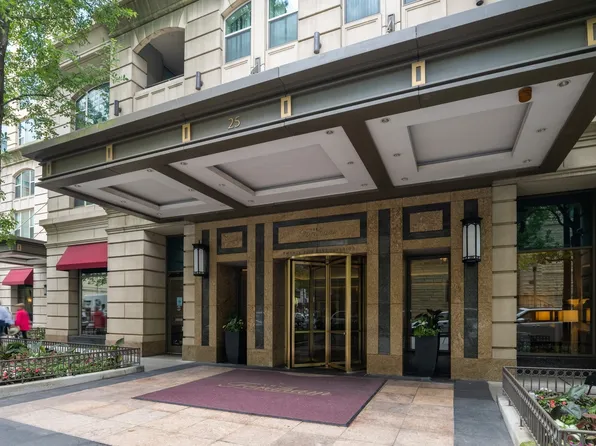 25 E Superior St APT 2803, Chicago, IL 60611