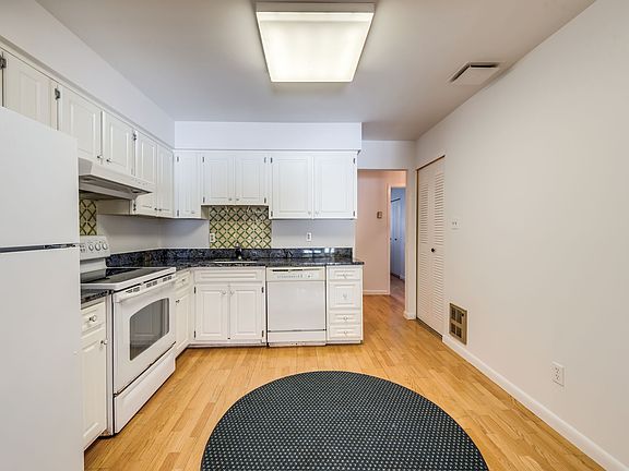 5th image of 10 Leland Ln Unit 46