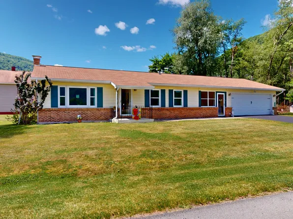 1298 Bucktail Ave, Renovo, PA 17764