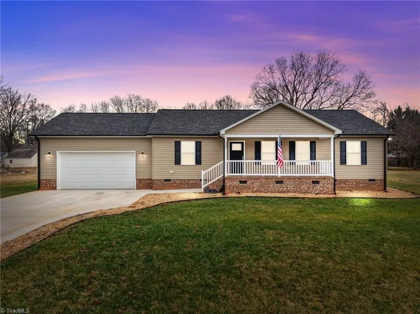 522 N Staley St, Liberty, NC 27298