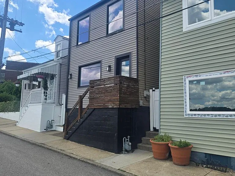1308 Goettman St — Photo 1