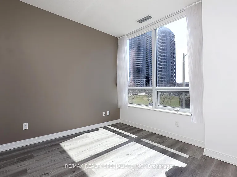 275 Village Green Sq #216 — Photo 23