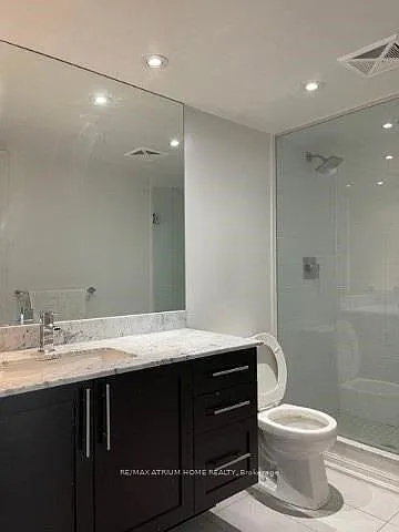 35 Bastion St #1702 — Photo 4