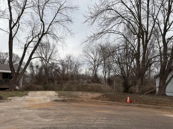 1228 N Glenn Avenue, Springfield, MO 65802