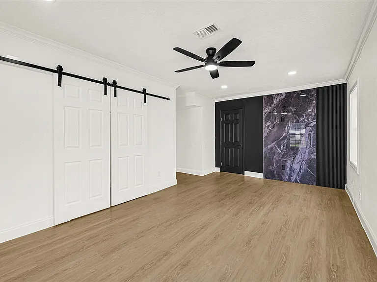 513 Main St — Photo 30