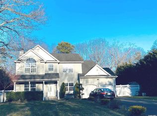 167 Hammond Ln, Centereach, NY 11720