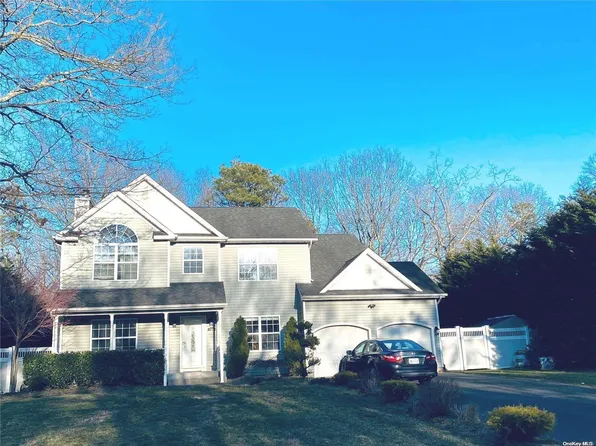 167 Hammond Lane, Centereach, NY 11720