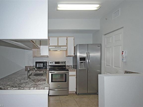 3rd image of 6360 Aragon Way APT 208
