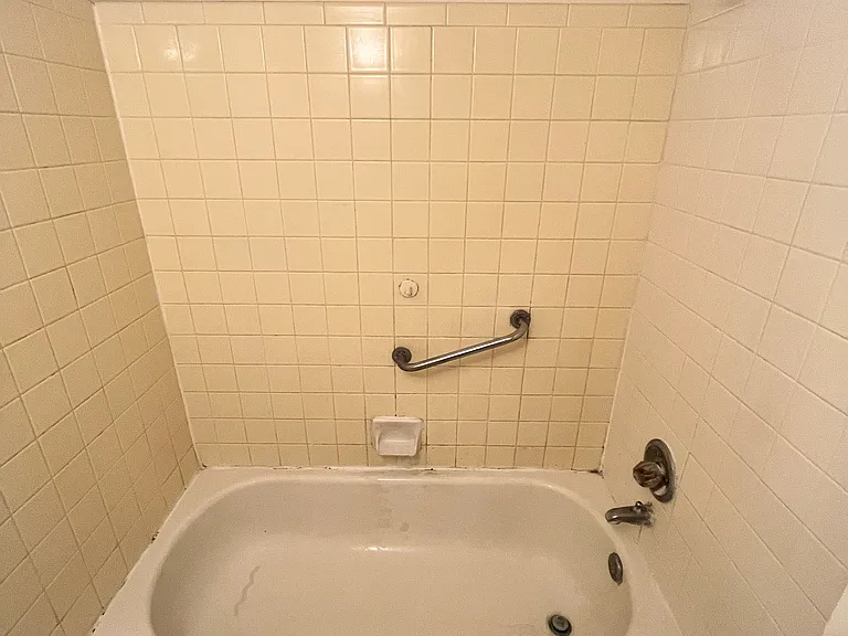3052 N Alvernon Way #105 — Photo 12