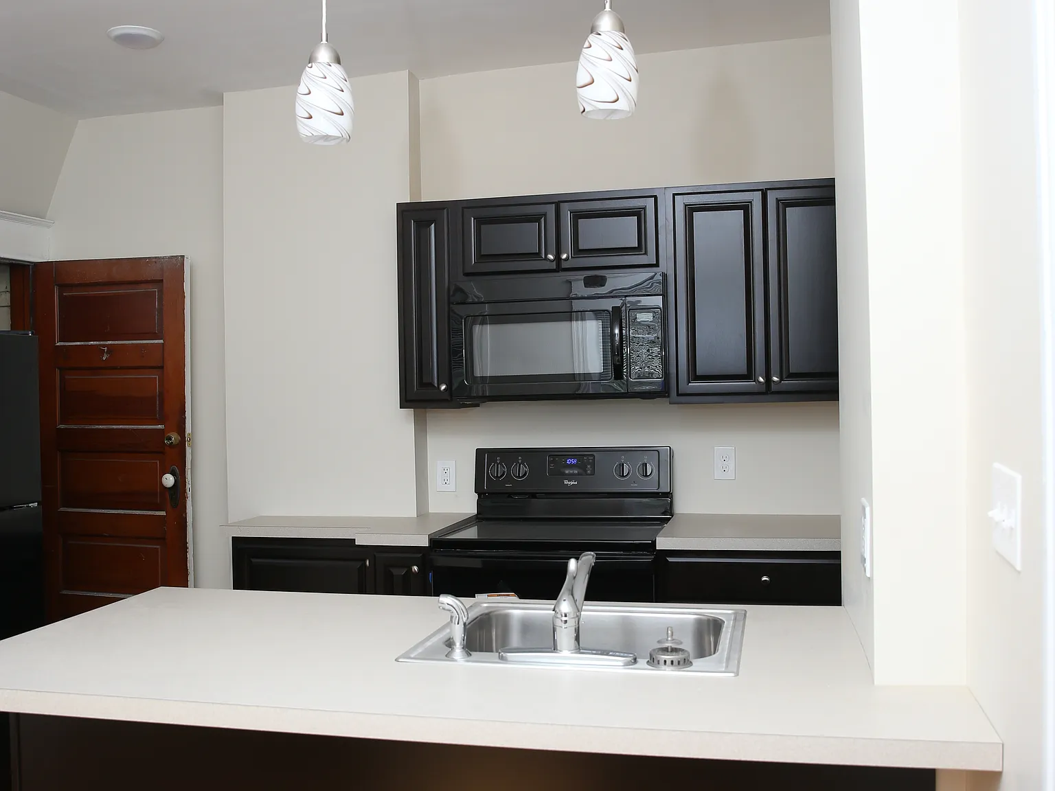 5 bed, 1.5 bath, 3250 sqft, $2,800 — Photo 2