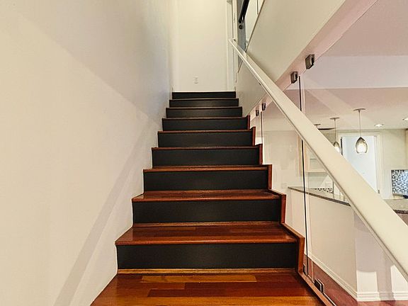 5th image of 885 Helmcken St