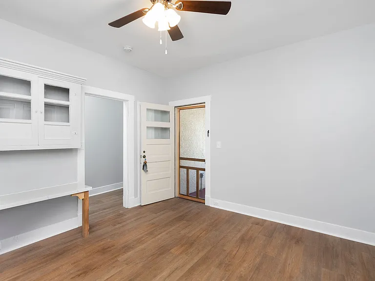 215 E Beverley St #3 — Photo 4