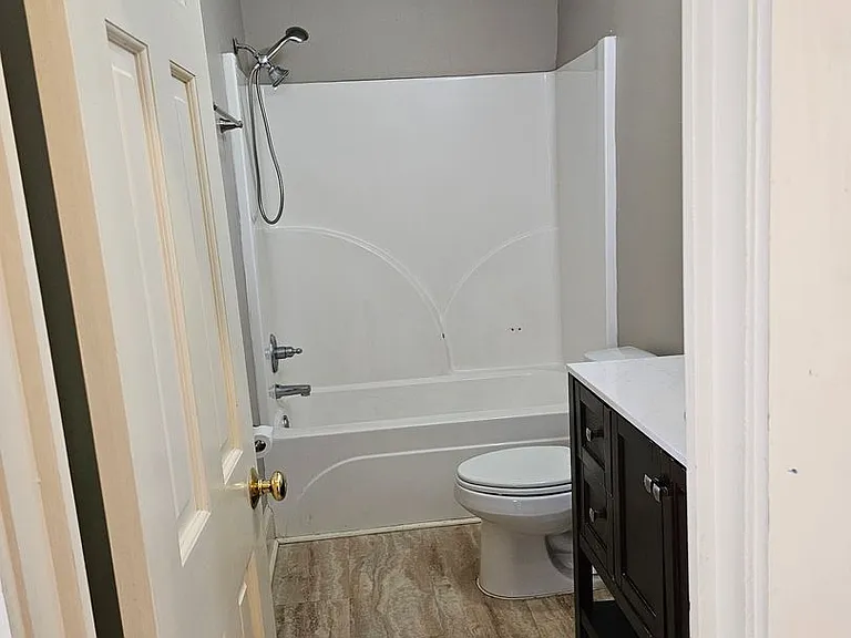 114 N Cypress St — Photo 20
