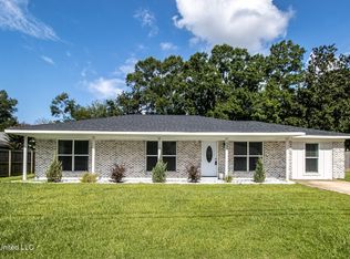 282 McCool St, Ocean Springs, MS 39564