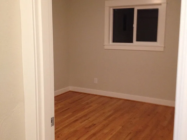 Lombardy Apartments — Photo 28