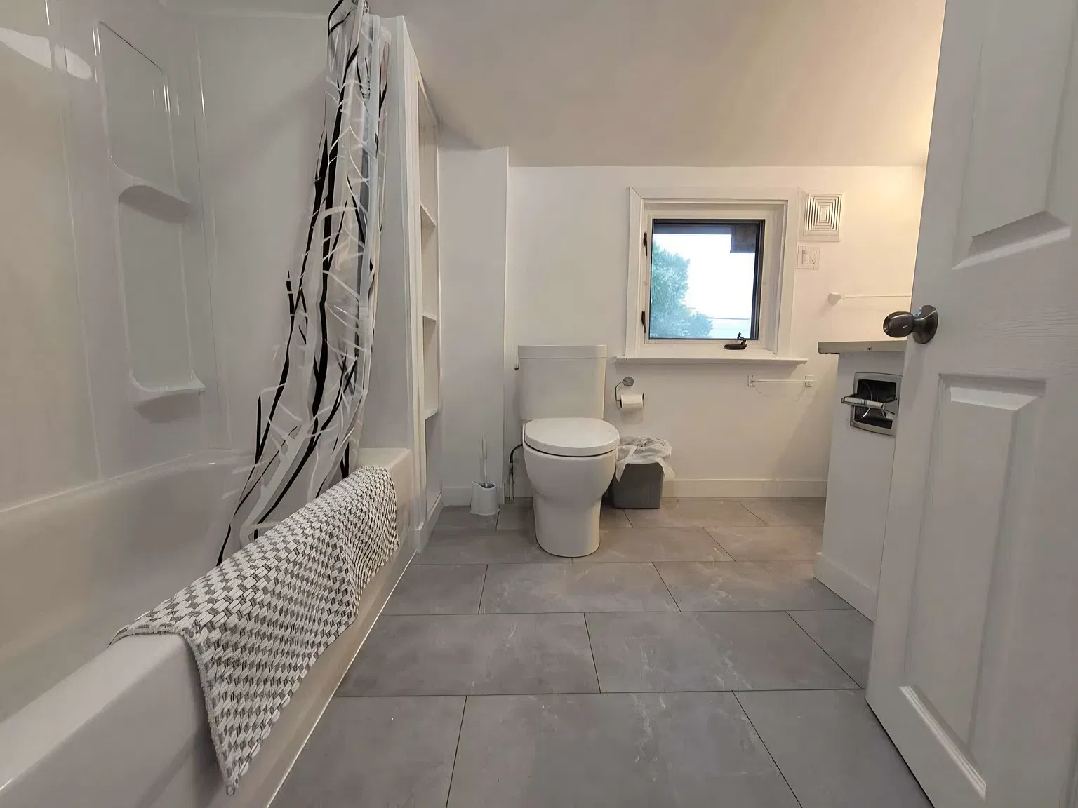 Room 7 - 62 Ontario St — Photo 3