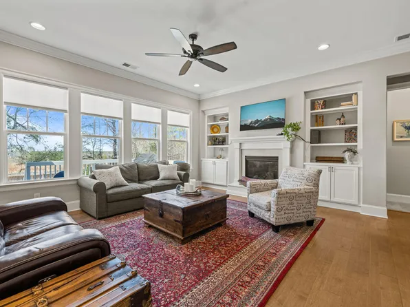 216 Ocean Jasper Dr, Holly Springs, NC 27540