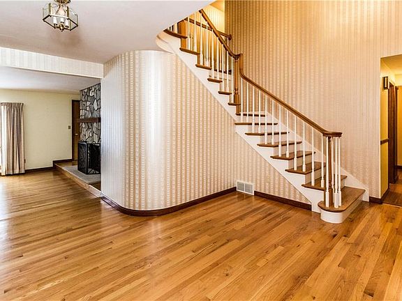 3rd image of 4896 Tanglewood Ln