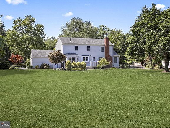 5th image of 11 Bridgewater Dr