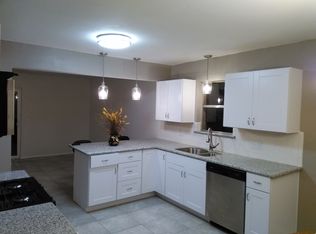 301 Mary Ann Dr, Friendswood, TX 77546