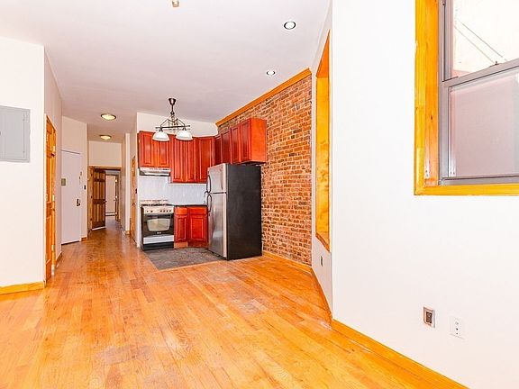 5th image of 135 Rogers Ave #3M