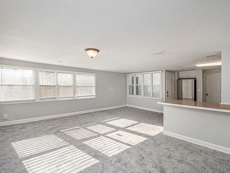 5335 Reeds Rd — Photo 3