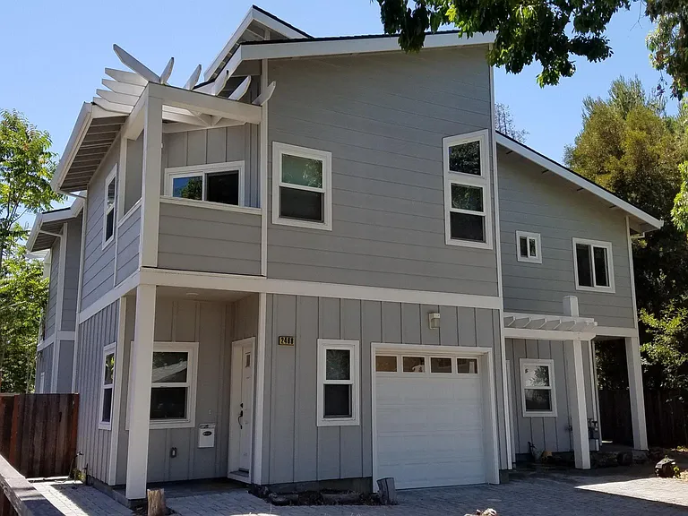 2460 High St — Photo 1