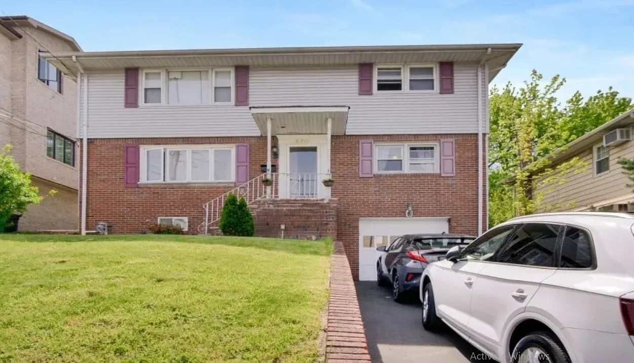 3 bed, 1.5 bath, $3,100 — Photo 1