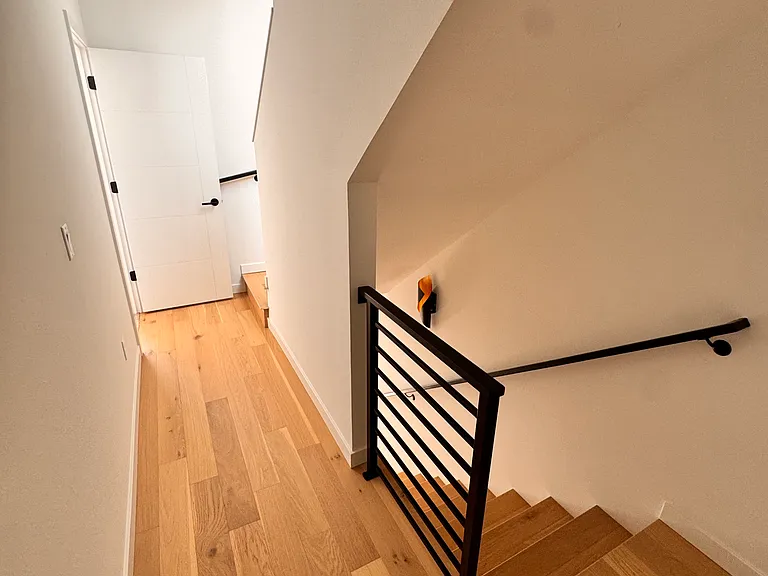 2344 Franklin Ave E — Photo 39