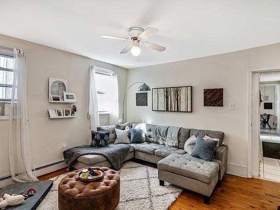 2nd image of 2206 E York St #2