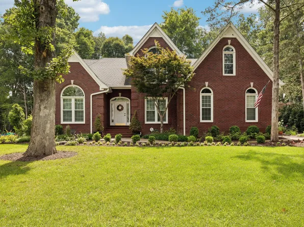2230 Northwoods Dr, Murfreesboro, TN 37130