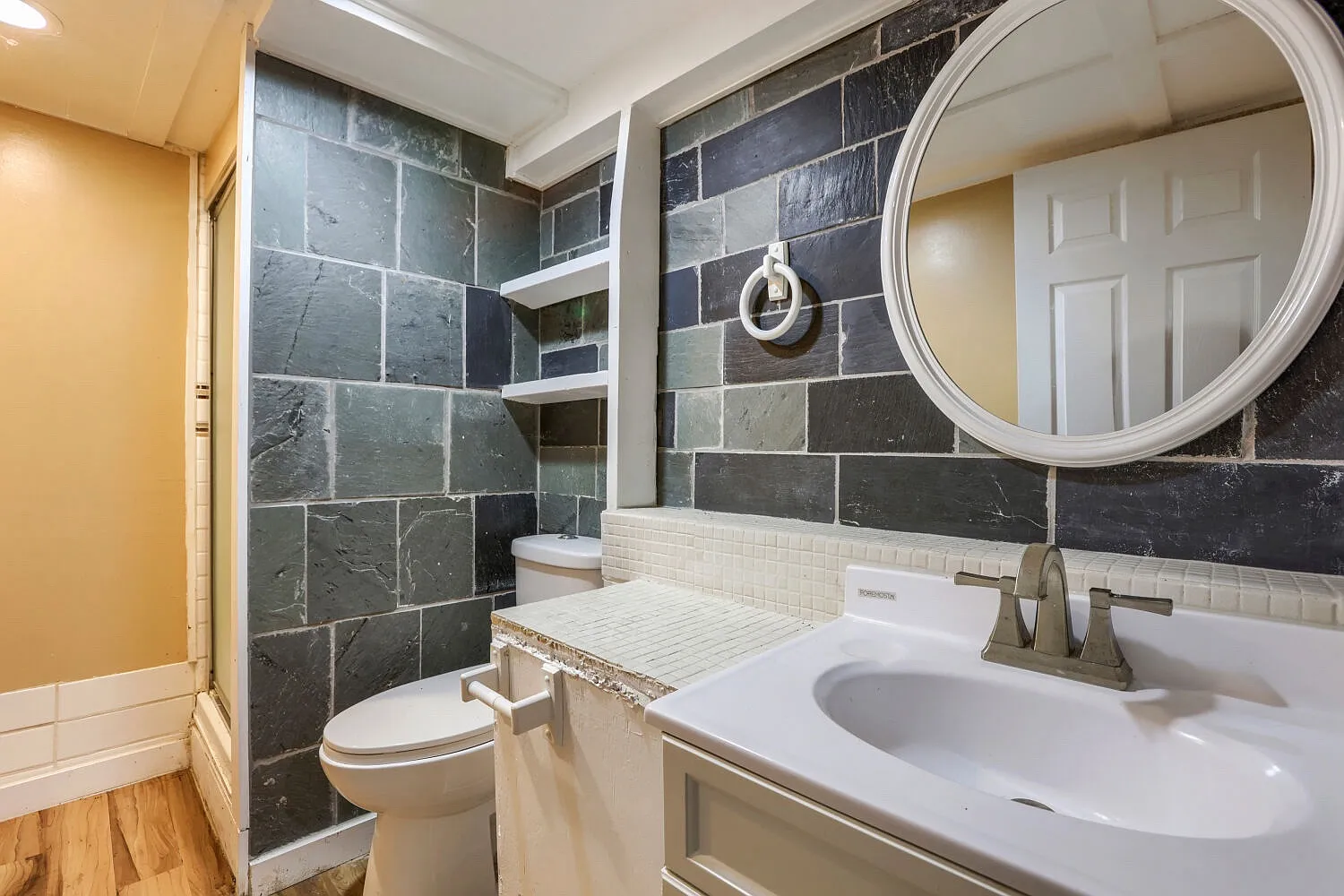 4 bed, 2400 sqft, $3,000 — Photo 2