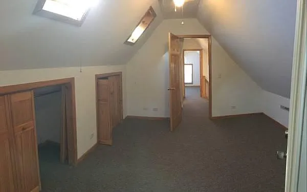Bedroom 2 (Upstairs)