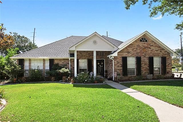 1st image of 2228 Country Club Dr