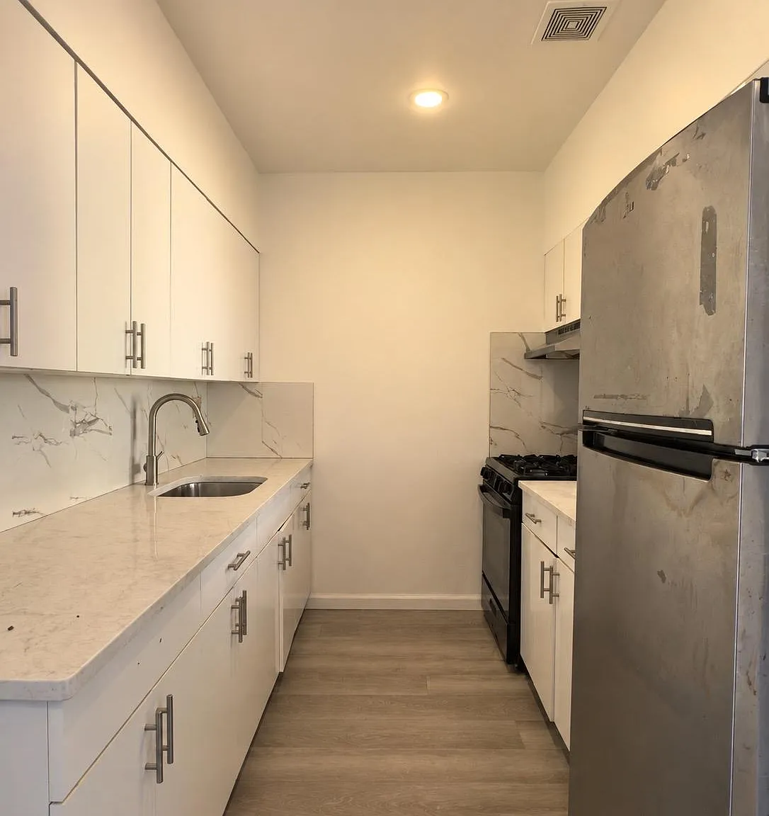 3 bed, 1.0 bath, 900 sqft, $3,550 — Photo 4