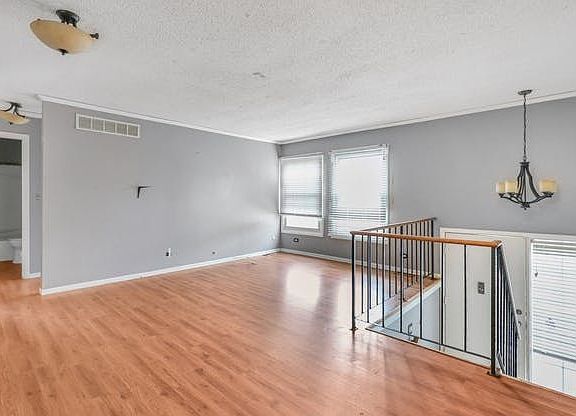 5th image of 5349 Crescent Ln APT B