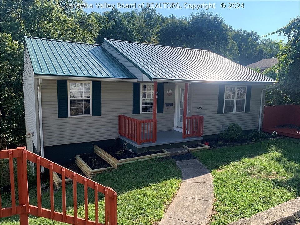 1st image of 697 Forest Cir